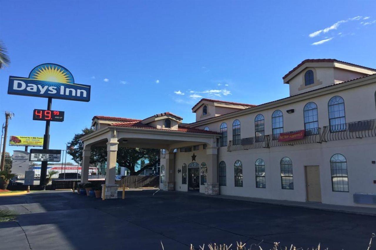Days Inn By Wyndham Near Seaworld Сан Антонио Екстериор снимка