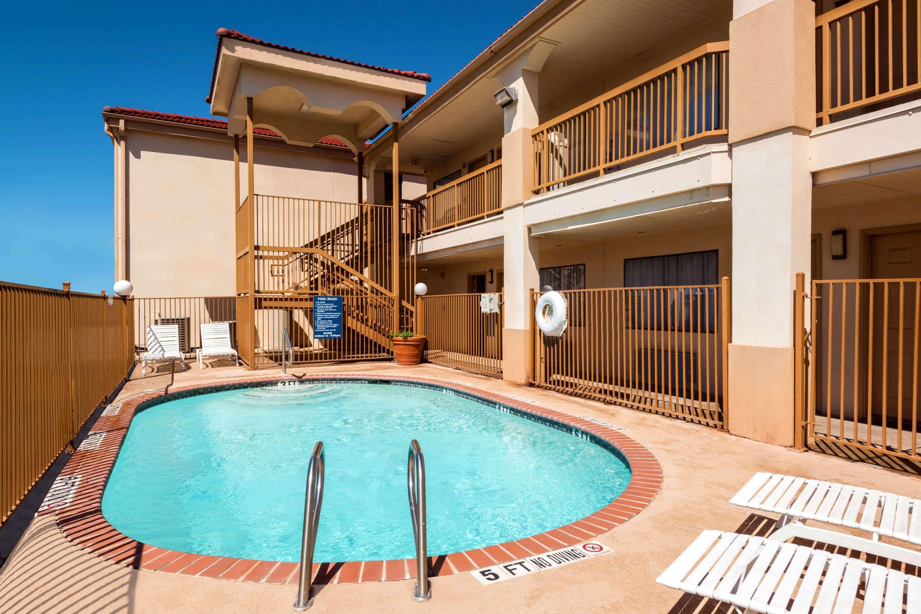 Days Inn By Wyndham Near Seaworld Сан Антонио Екстериор снимка