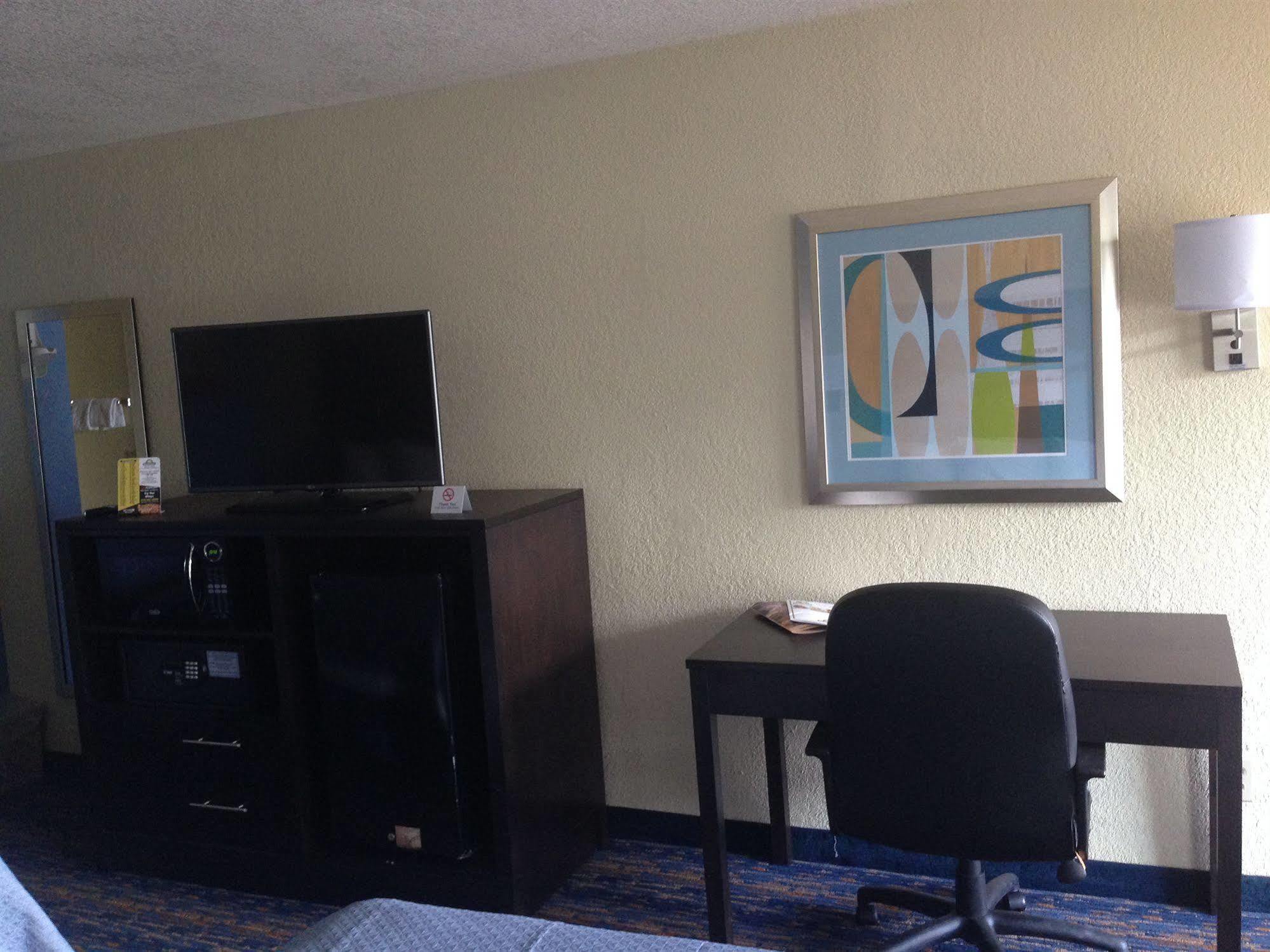 Days Inn By Wyndham Near Seaworld Сан Антонио Екстериор снимка