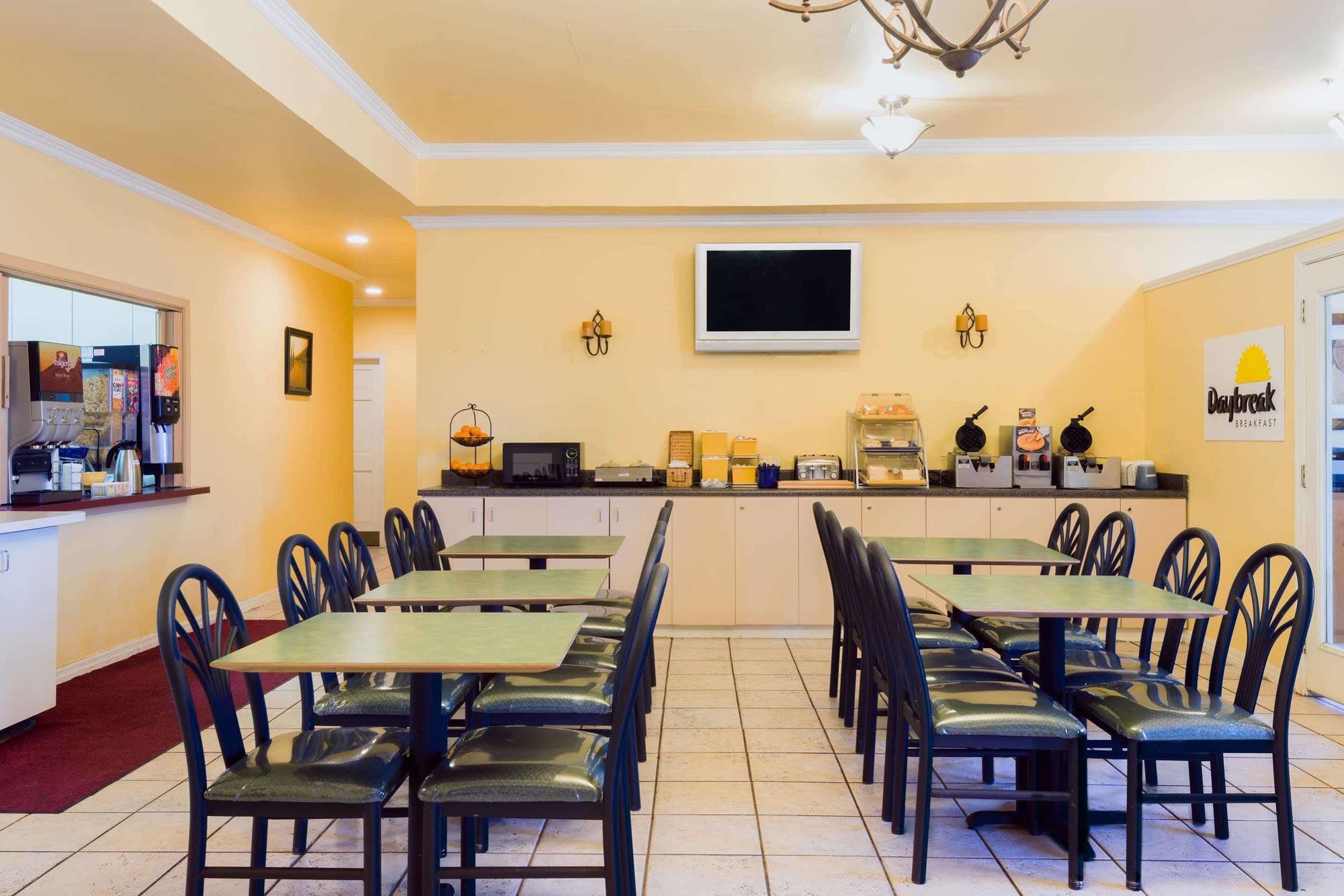 Days Inn By Wyndham Near Seaworld Сан Антонио Екстериор снимка
