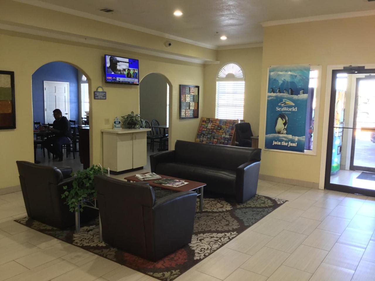 Days Inn By Wyndham Near Seaworld Сан Антонио Екстериор снимка