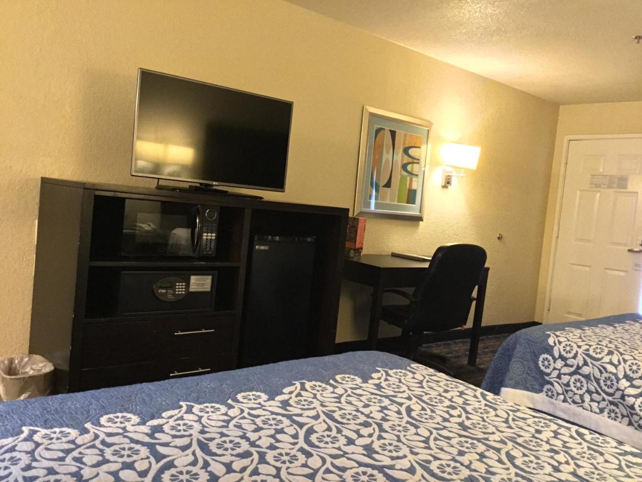 Days Inn By Wyndham Near Seaworld Сан Антонио Екстериор снимка