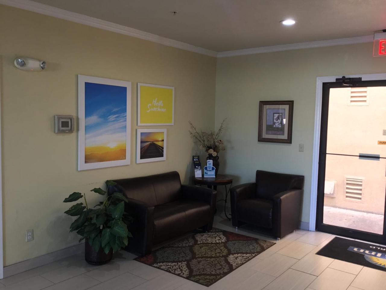Days Inn By Wyndham Near Seaworld Сан Антонио Екстериор снимка