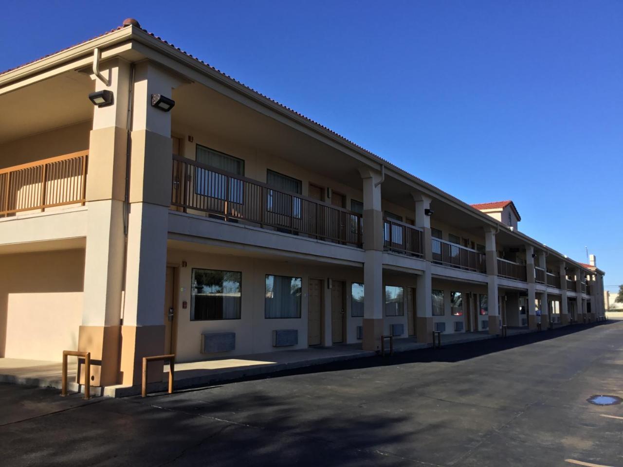 Days Inn By Wyndham Near Seaworld Сан Антонио Екстериор снимка